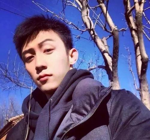 娱乐圈经典吃瓜小说男主,男主从吃瓜群众到顶级流量