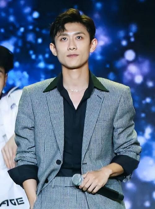当代明星网红男,当代明星网红男生的崛起之路