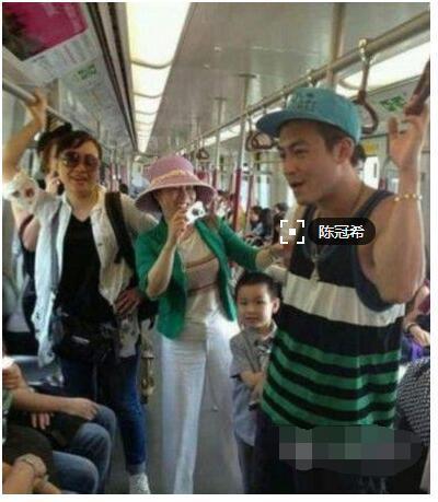 明星网红地铁跳舞,明星网红引领都市舞蹈风尚