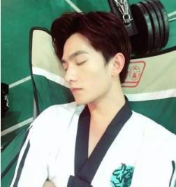 明星网红床推荐,明星同款床品，打造舒适睡眠空间