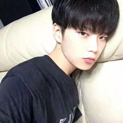 男明星网红短发,揭秘男明星网红的时尚短发造型