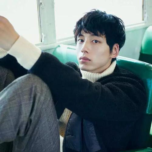 男明星网红短发,揭秘男明星网红的时尚短发造型