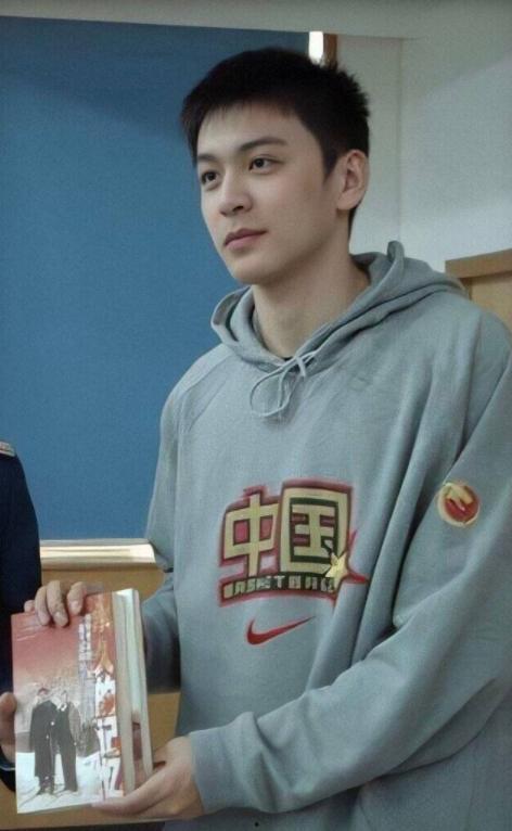 狮子男明星网红,魅力四溢的社交达人