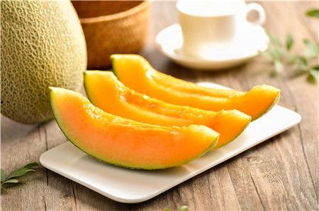 婴儿吃哈密瓜拉黑粑粑,宝宝拉出黑粑粑的秘密